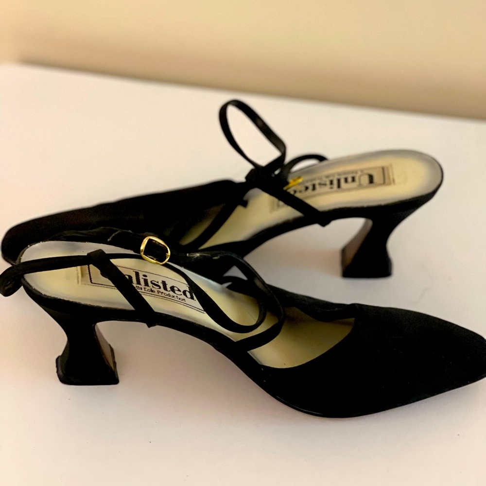 Black Unlisted size 8.5